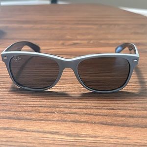 Like new Ray Ban New Wayfarers